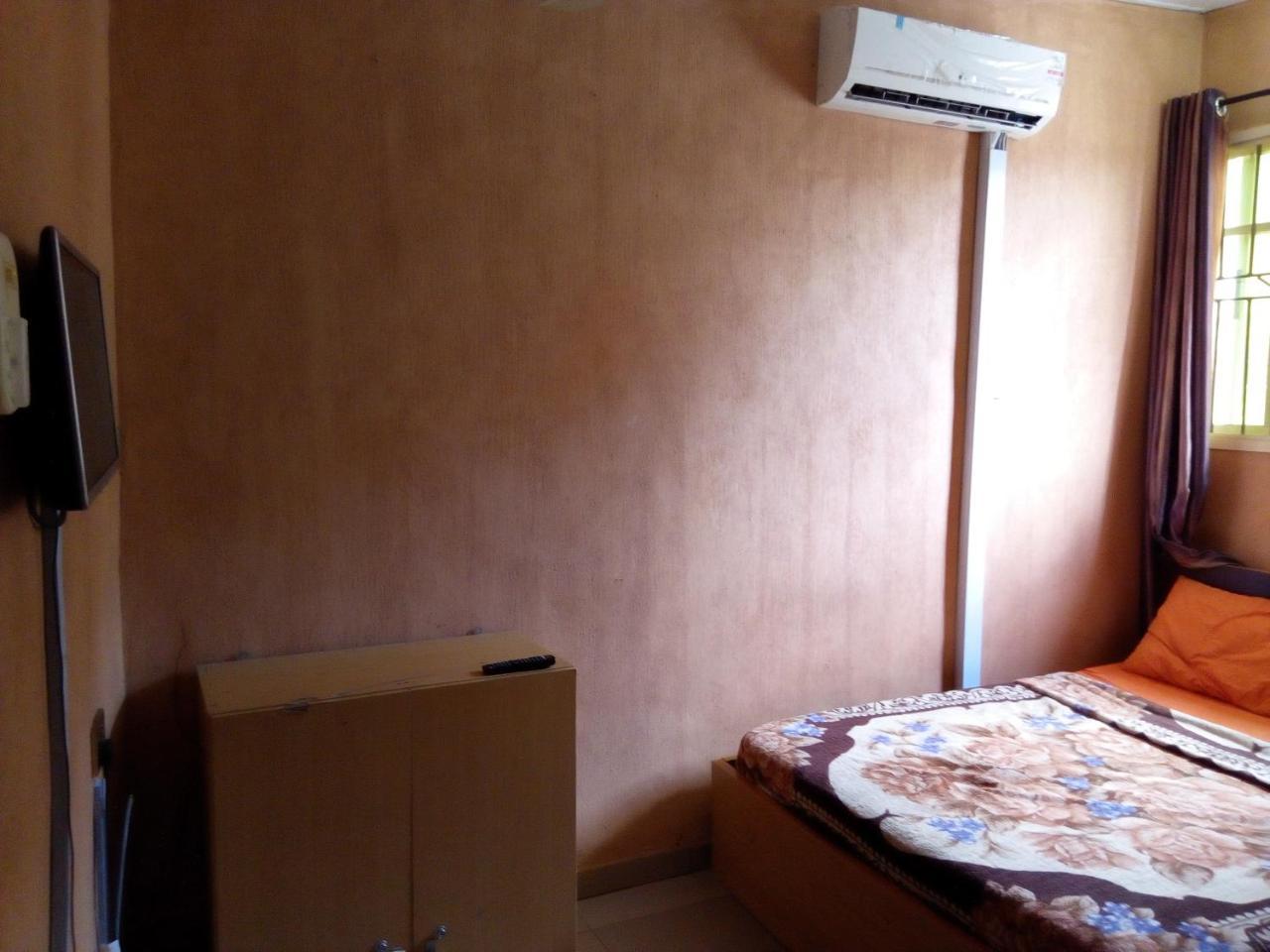 Gen-Preston Hotel And Suites Papalanto Ngoại thất bức ảnh