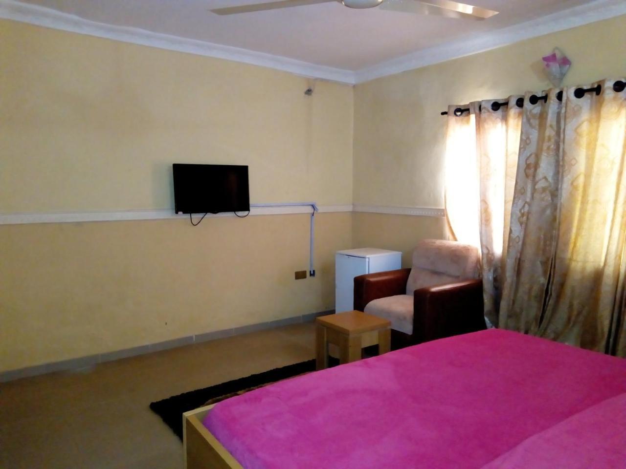 Gen-Preston Hotel And Suites Papalanto Ngoại thất bức ảnh