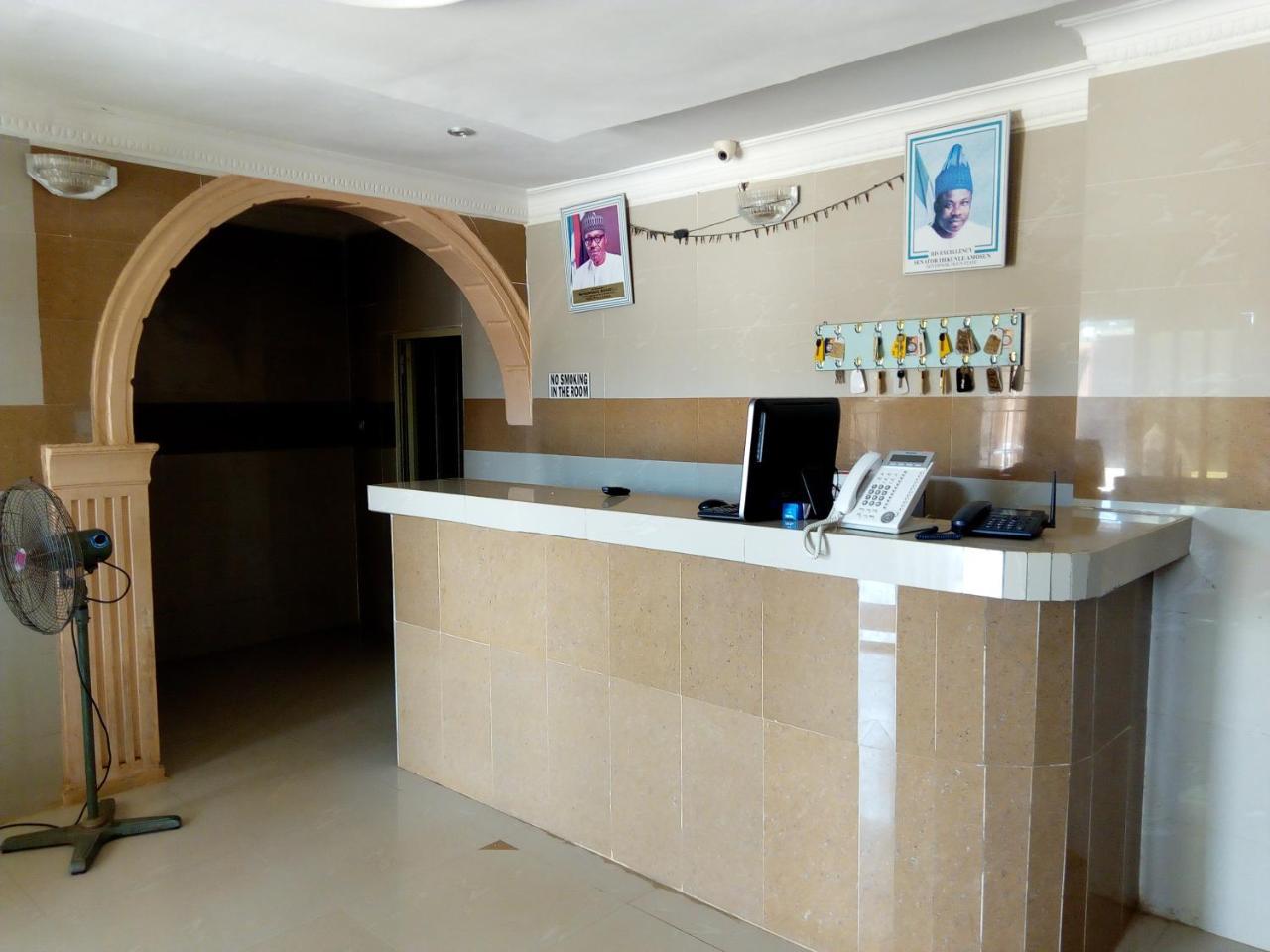 Gen-Preston Hotel And Suites Papalanto Ngoại thất bức ảnh