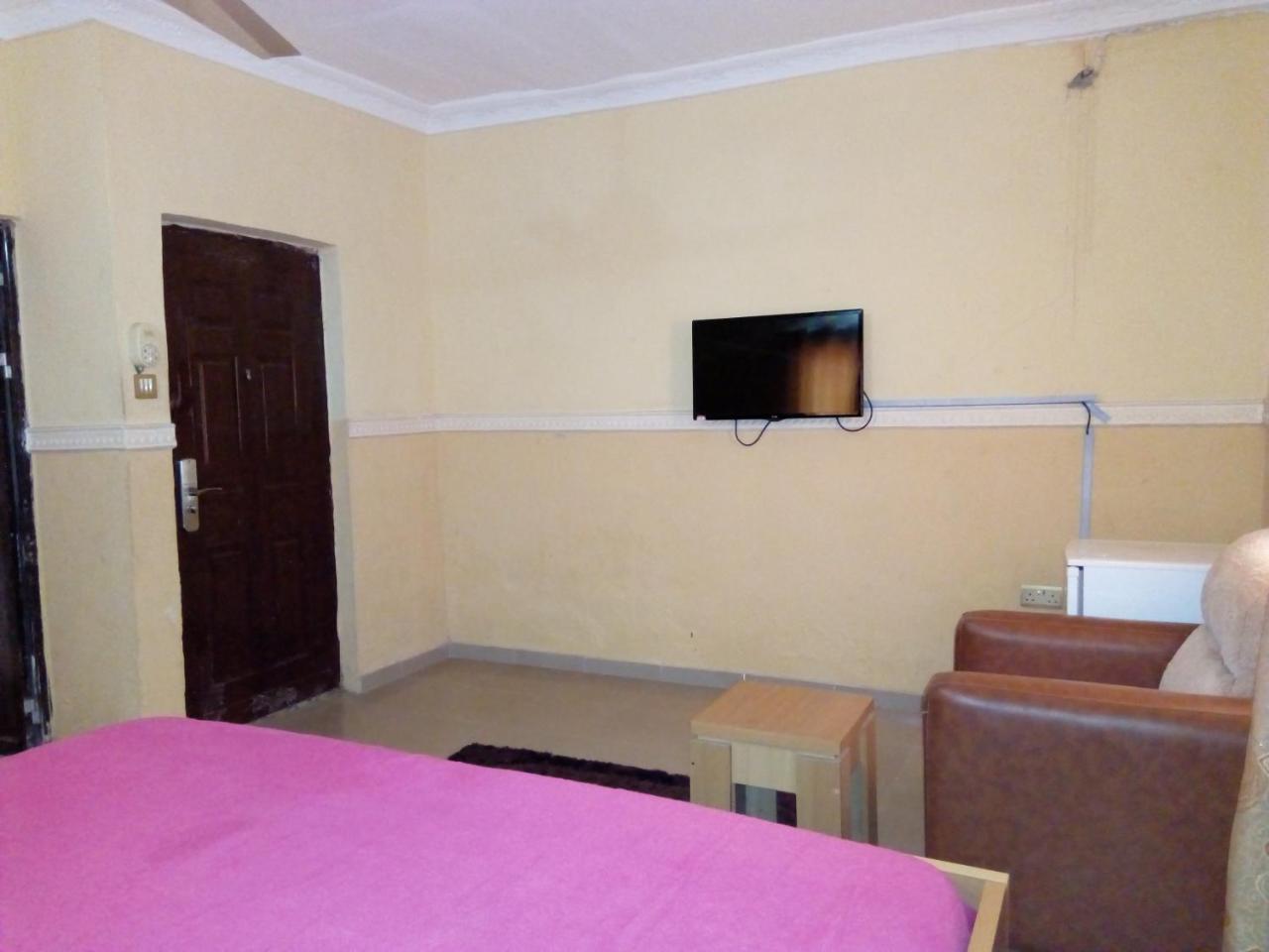 Gen-Preston Hotel And Suites Papalanto Ngoại thất bức ảnh
