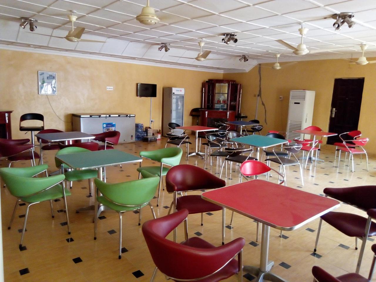 Gen-Preston Hotel And Suites Papalanto Ngoại thất bức ảnh